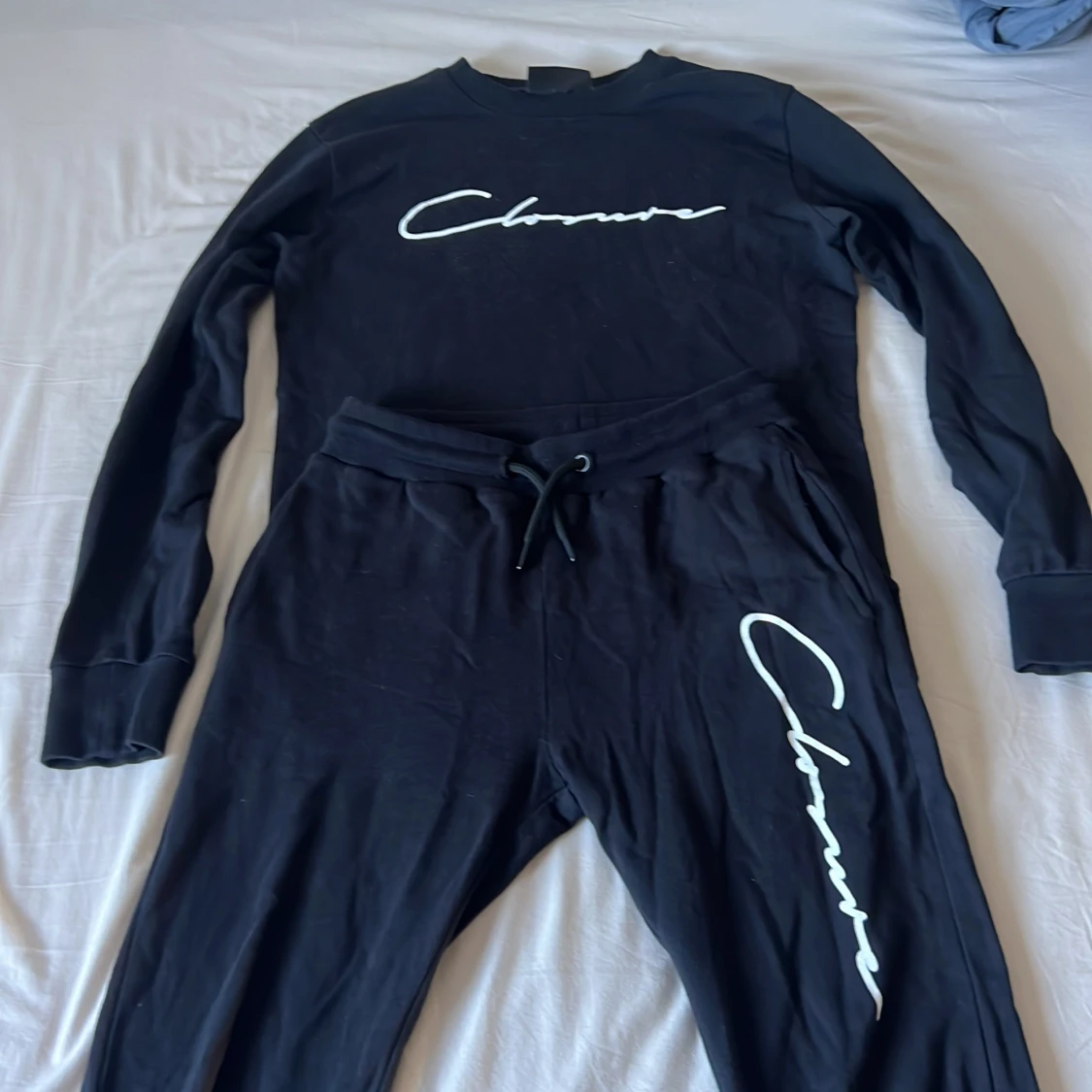 Svart tracksuit byxa/långärmad tröja Closure London