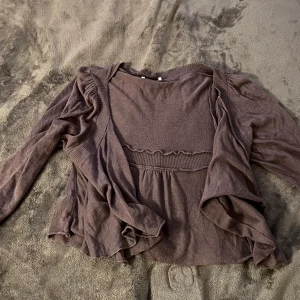 Lila kofta från Vila  - Supersöt lila kofta från Vila i storlek XS! 