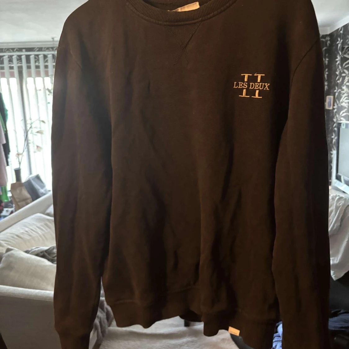 Svart sweatshirt från Les Deux - 1