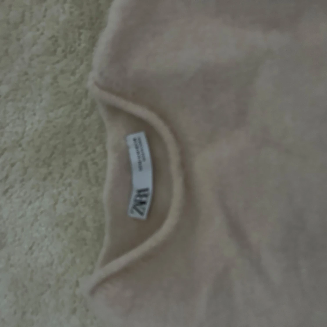 Beige stickad tröja från Zara - 1