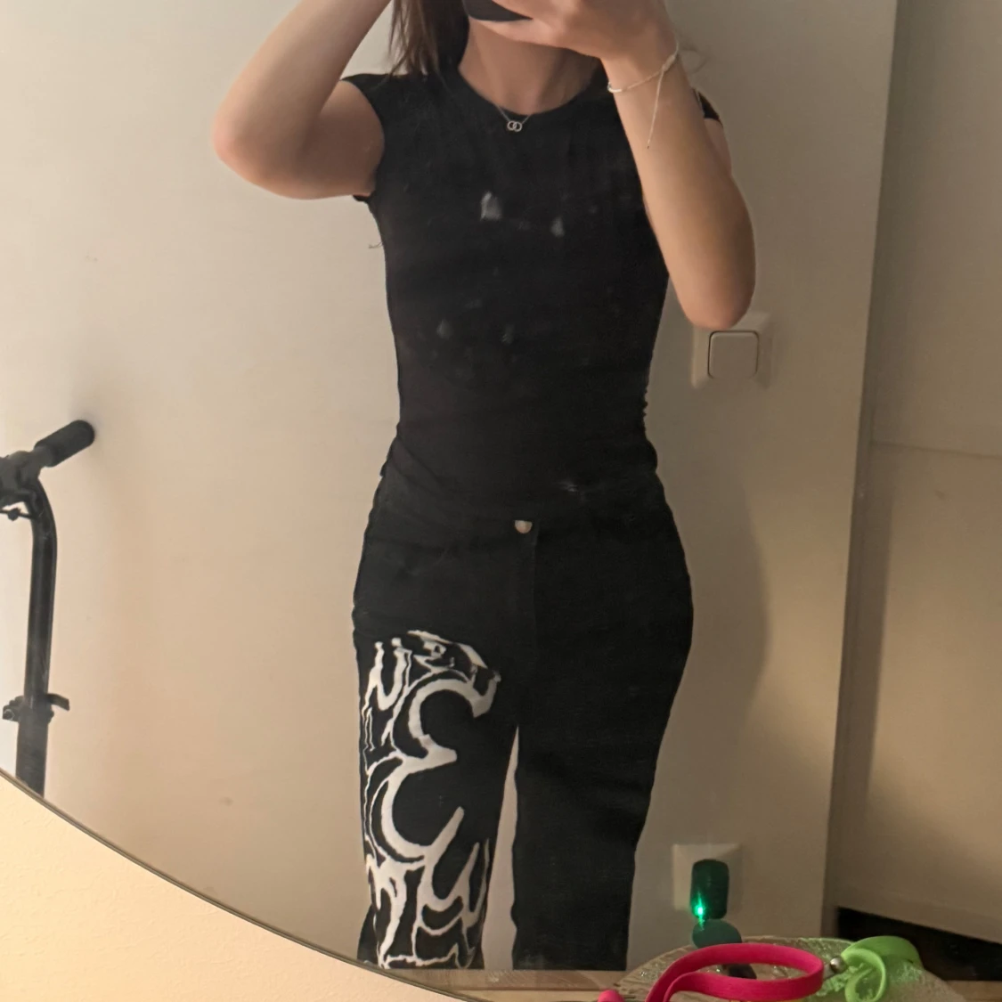 Svarta jeans med detalj  - 1