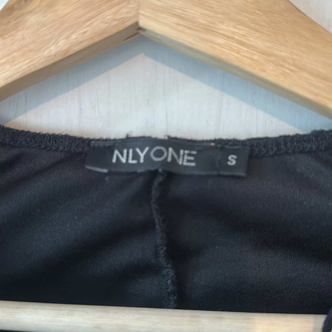 Svart spetsklänning från NLY One - 2