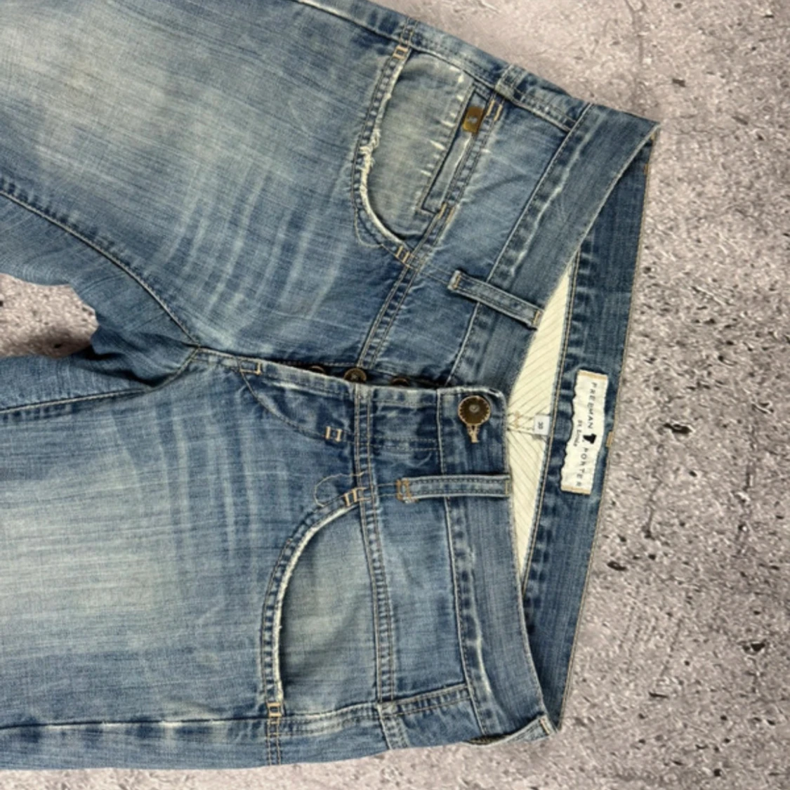 Utsvängda jeans - 2