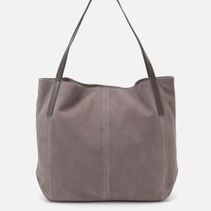 Handväska - Perfekta skolväskan, jätte trendig och snygg, bara använd 2 gånger, nypris 559 kronor