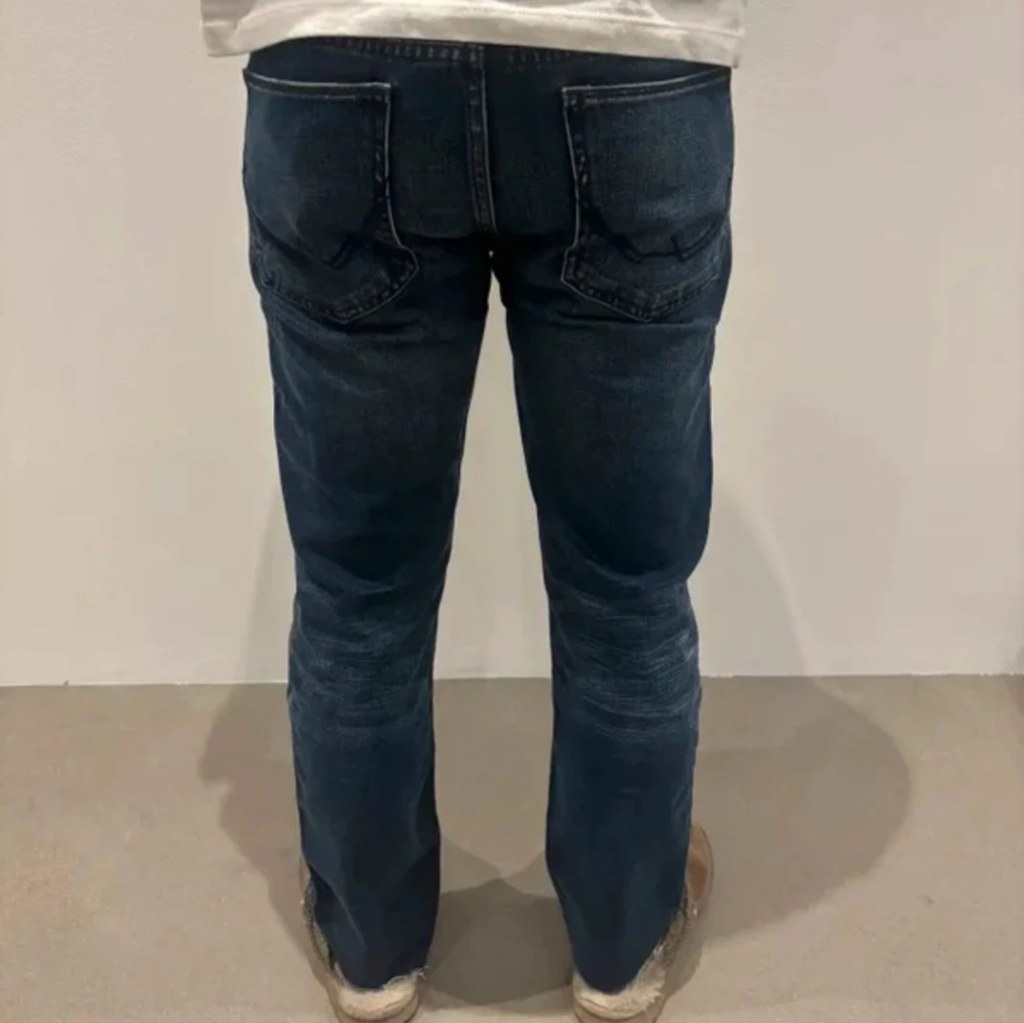 Mörkblå jeans med straight fit - 1