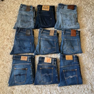 Replay anbass och Nudie jeans - Säljer nu 9 par replay anbass hyperflex och nudies modell grim trim bla. Storlekerna varierar och de finns nått för alla, kan säljas i bulk med bättre pris, enskilda annonser uppe på min profil🤩🙌