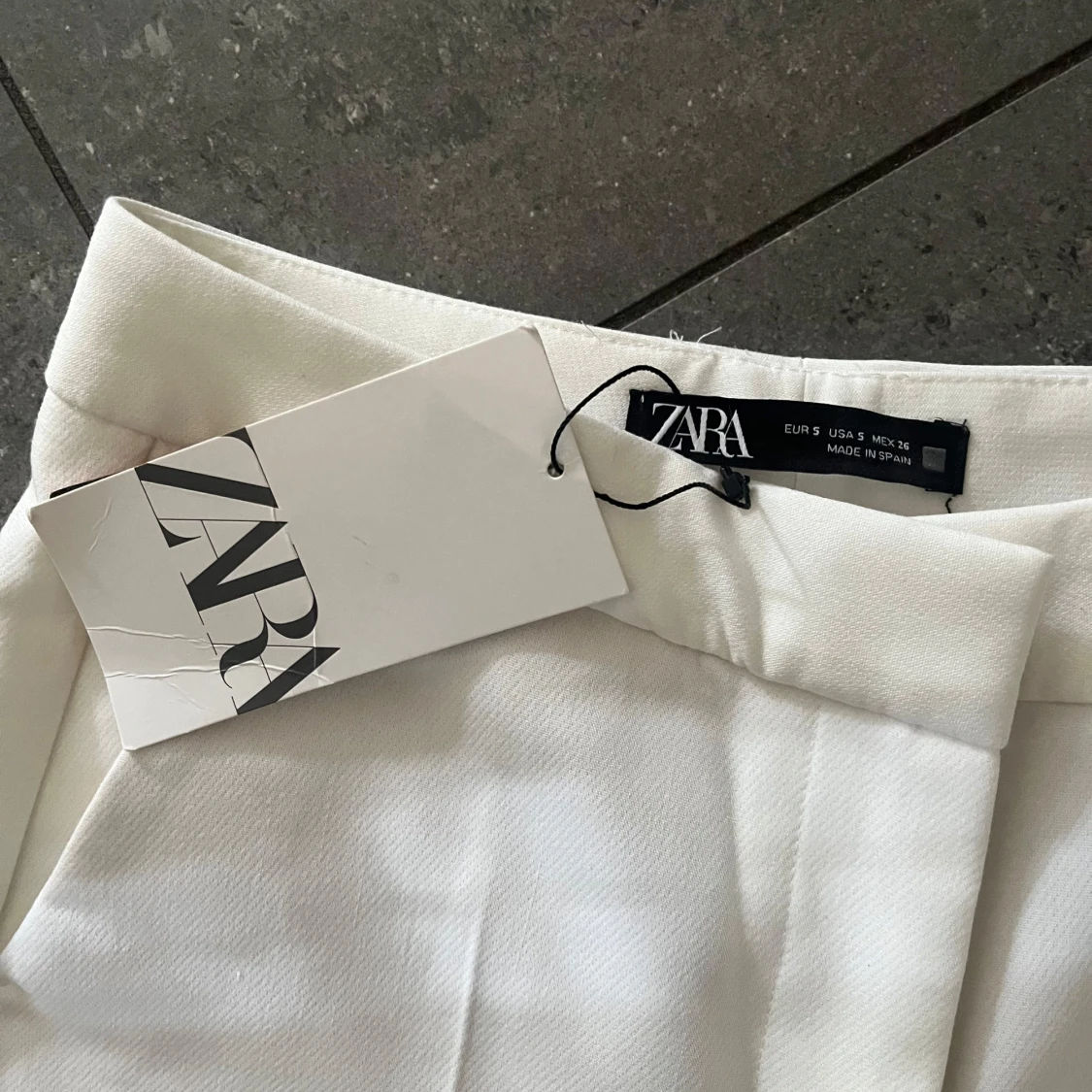 Vita kostymbyxor från Zara - 1