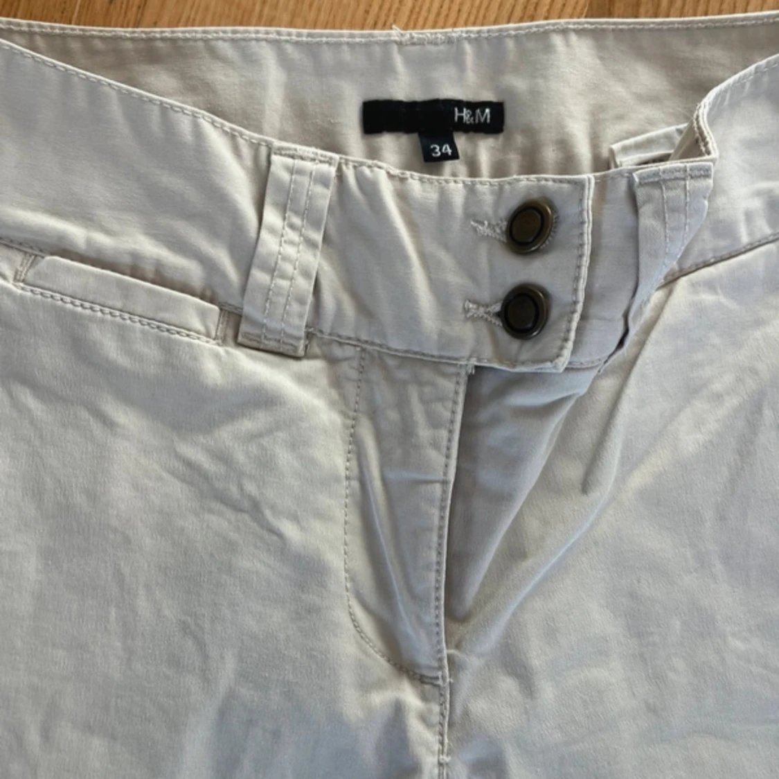 Beige byxor från H&M - 3