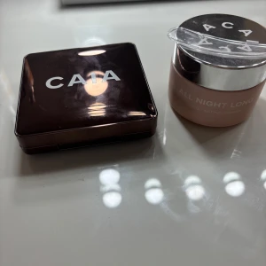 CAIA Smink - CIAs glow bronzer i färgen gold coast. Bara provad. Sen deras all night long primer som är lite mindre än halva kvar. 300kr💗