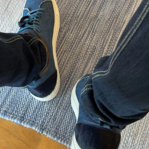 Jacob Cohen skor - Jacob Cohen skor i storlek 45 och toppen skick (använda tre gånger). Väldigt unika och eftertraktade perfekta nu till sommaren! Tveka inte vid minsta fråga eller fundering!