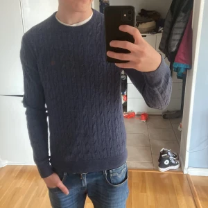 Morris tröja - Säljer denna riktigt snygga tröjan | Märke: Morris | Storlek: S | Material: 100% Merinoull | Skick: 9/10 | För frågor är det bara att skriva |