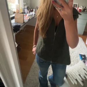 Grön stickad väst med dragkedja - (Inte mina bilder) Super fin väst🙌🏻