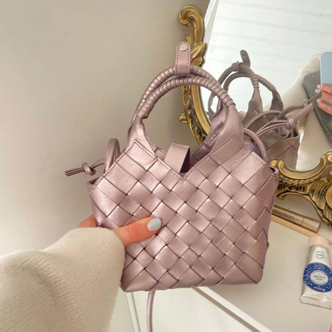 Ljuslila flätad handväska - 1