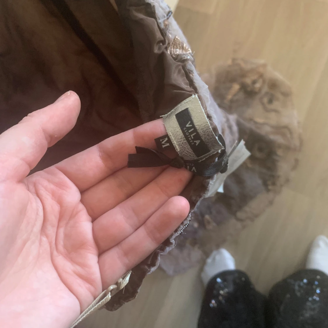 Långklänning med broderade detaljer - 2