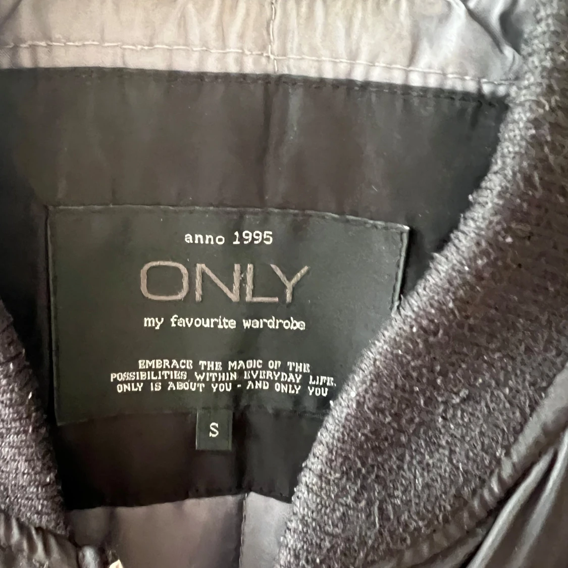 Svart bomberjacka från ONLY - 2