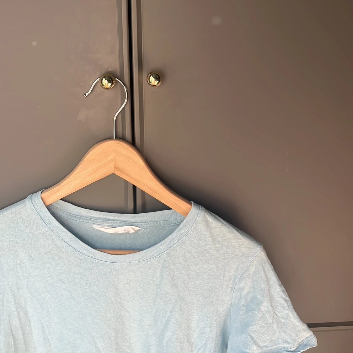 Ljusblå t-shirt - 2