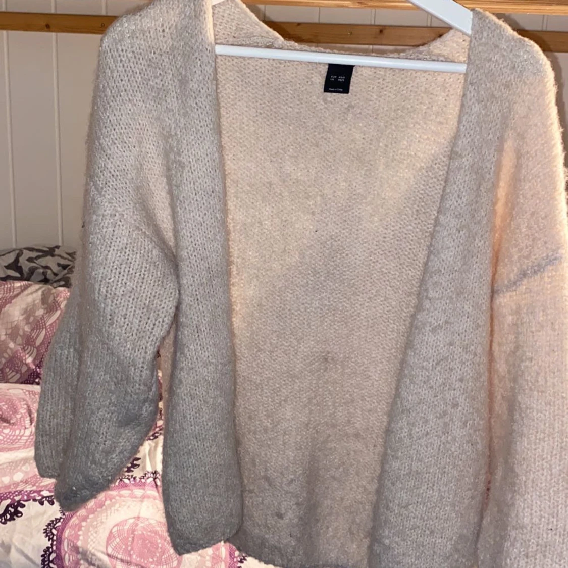 Beige stickad kofta från Lindex - 1