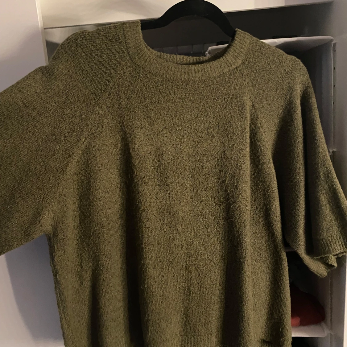 Olivgrön stickad tröja från 157