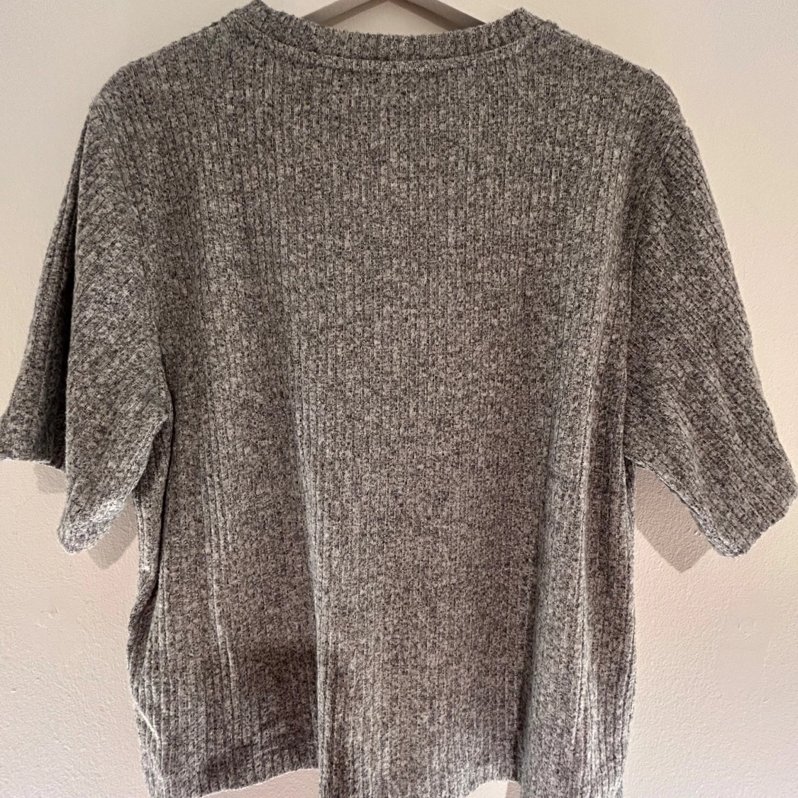 Grå ribbad tröja från 57 - 1