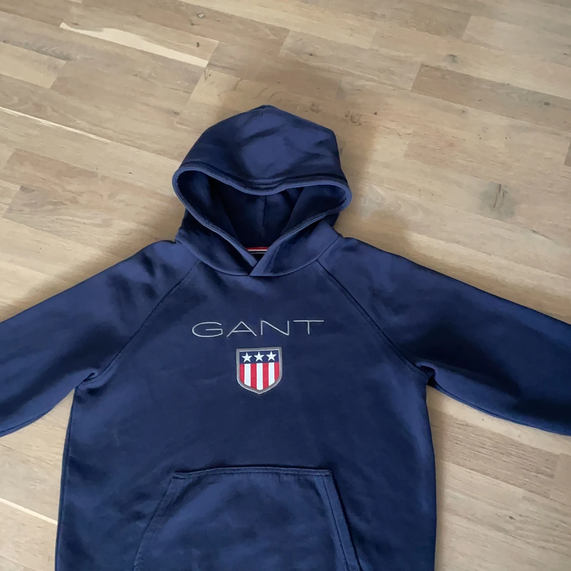 Blå hoodie från GANT - 1