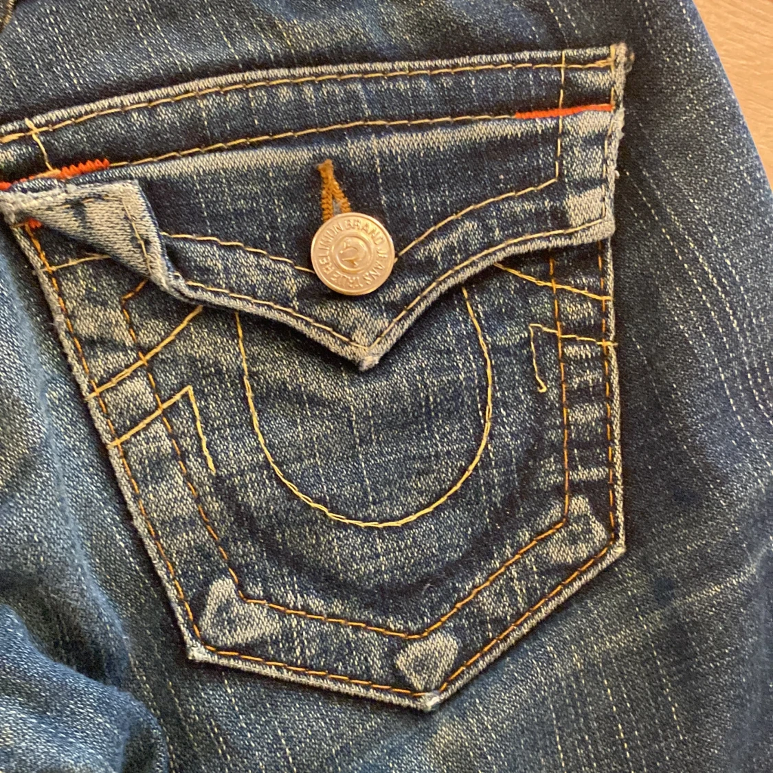 Blå bootcut jeans från True Religion - 3