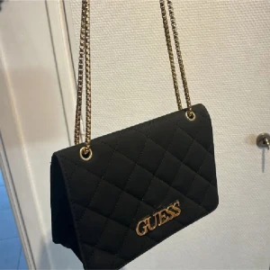 Guess väska - Helt ny och oanvänd 💞🫶🏼