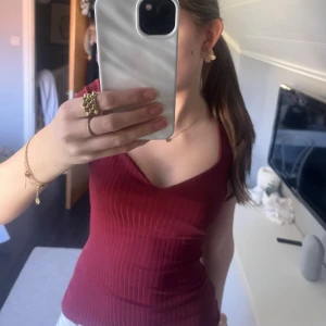 Super söt topp - Jätte fin topp från Anna field. Fint skick, använt sparsamt. Super fin nu till sommaren. Skriv för fler frågor🥰🙏