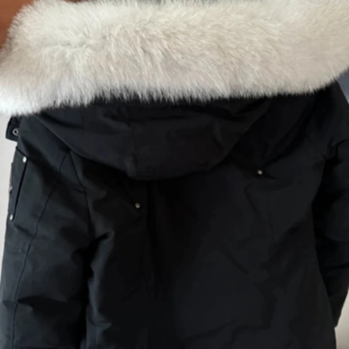 Svart vinterjacka med päls från Moose Knuckles - 3