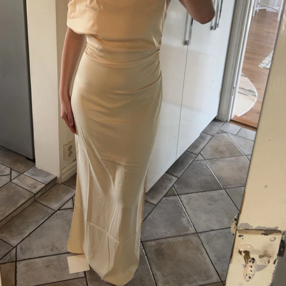 Gul/champangefärgad offshoulder långklänning - 1