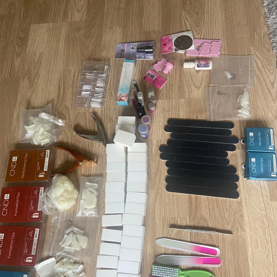 Stort nagelkit med tillbehör och verktyg - 1