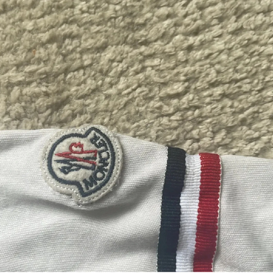 Vit piké från Moncler med logga - 2