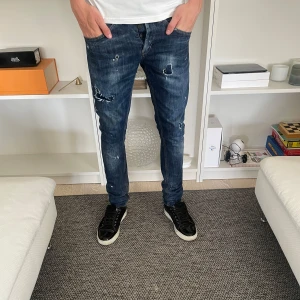 Dondup jeans - Tja säljer dessa galet feta dondup jeansen i modell george nypris 3000 mitt pris endast 999kr svåra att få tag på dessa! väldigt fint skick skriv om du har någon fråga// armadiosell 