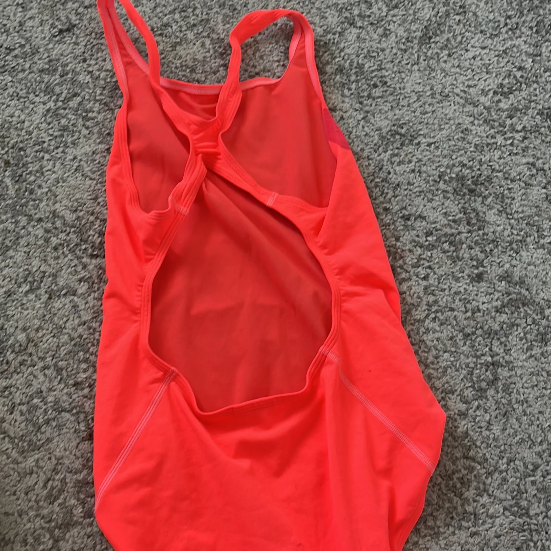 Neon färgad baddräkt från Adidas - 1