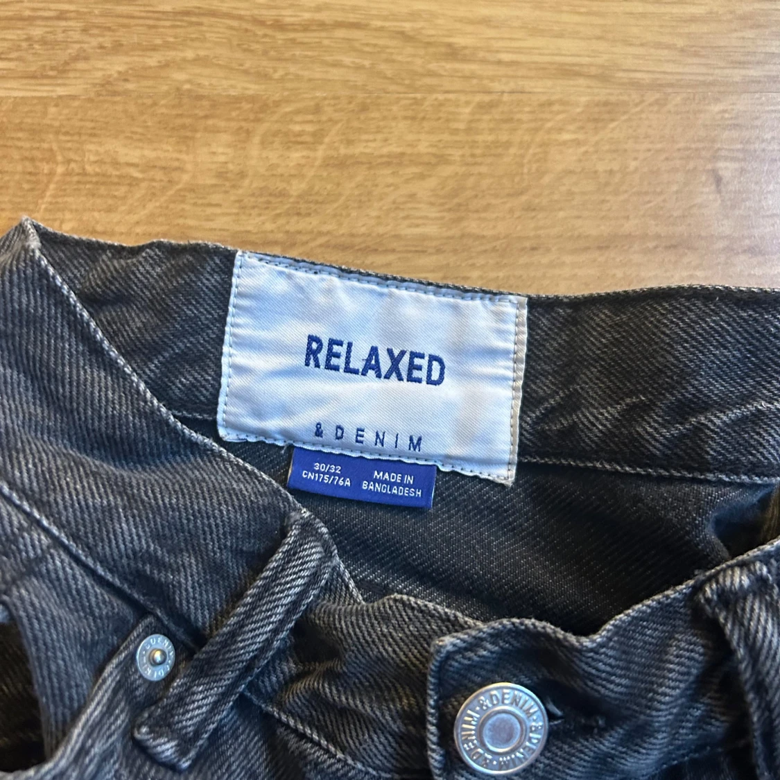 Svarta relaxed jeans - 1
