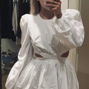 Bikbok klänning - Säljer denna superfina klänning ifrån bikbok, har egna bilder om det behövs också!