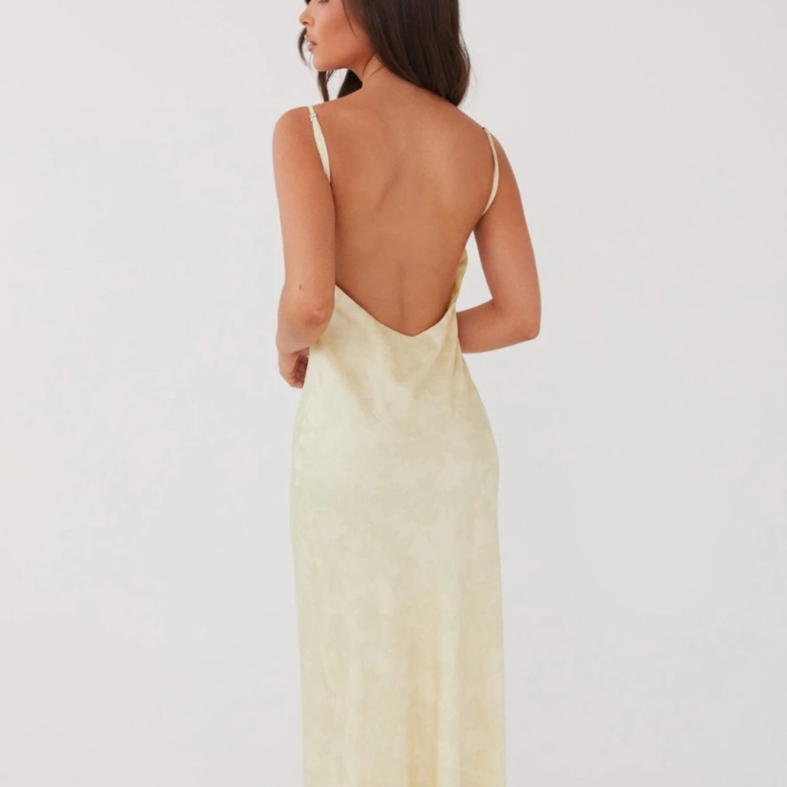 Ljusgul långklänning med blommor💛💐 - 2