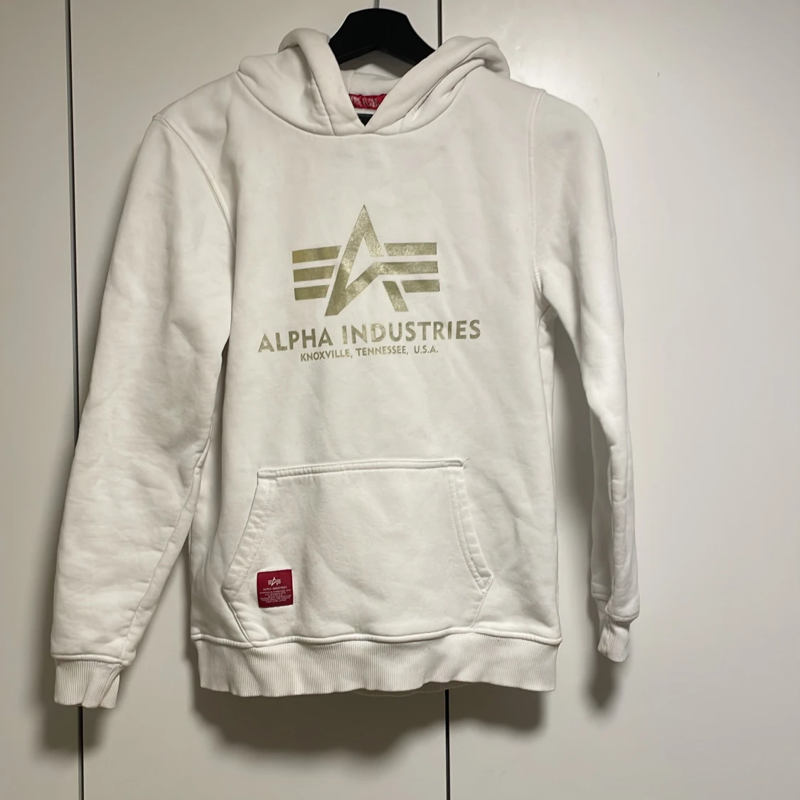 Vit hoodie från Alpha Industries