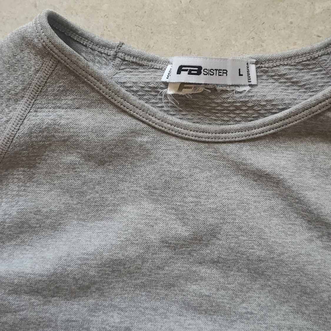 Grå croppad långärmad träningströja - 1