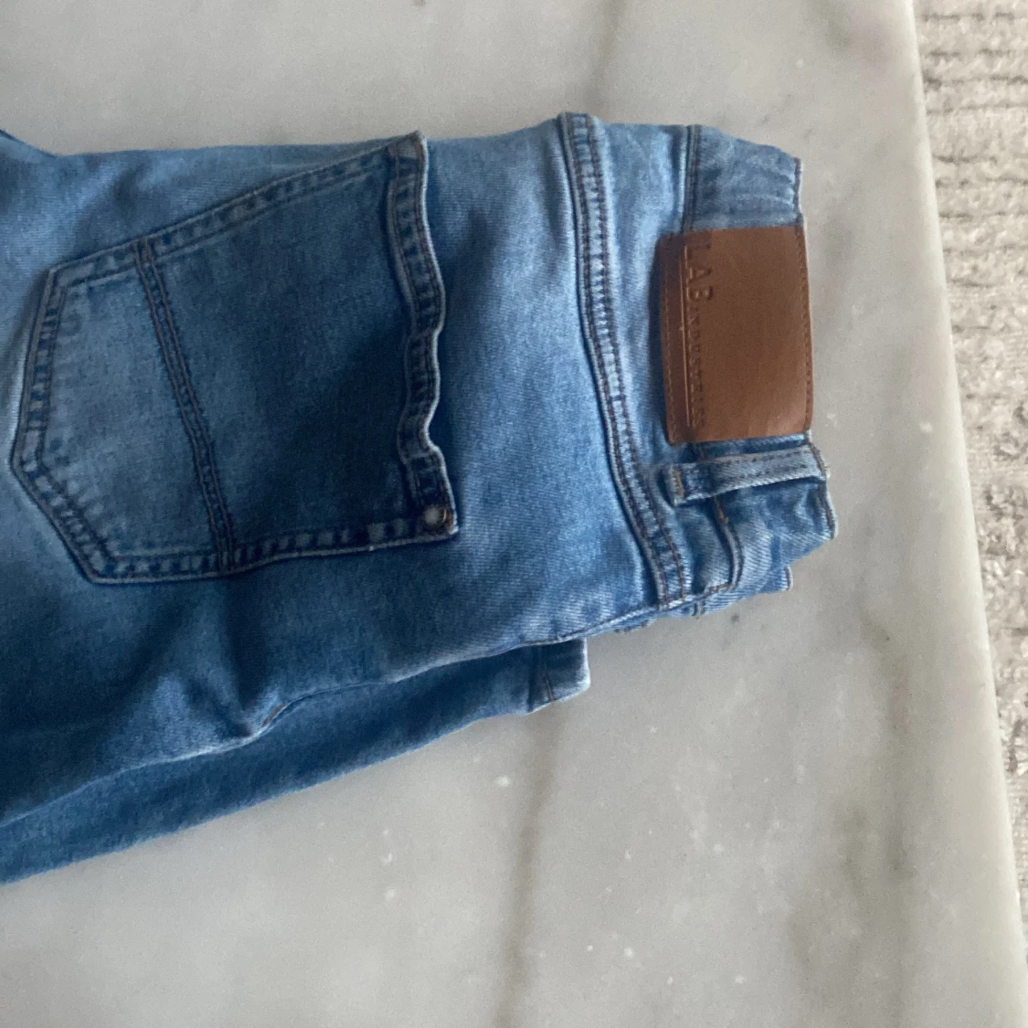 Baggy blå jeans från LAB - 3