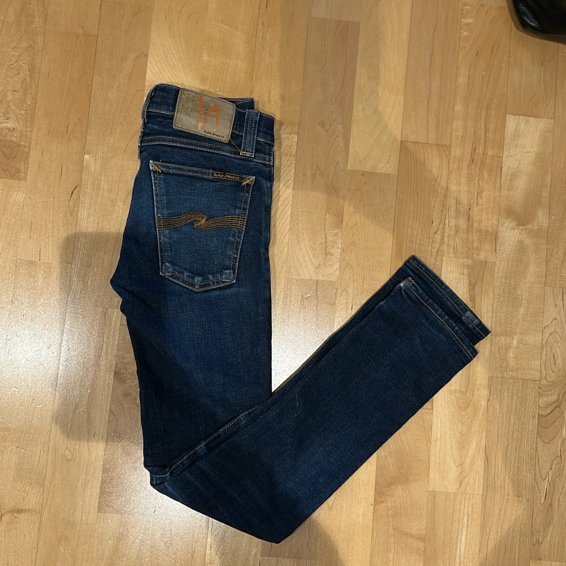 Mörkblå skinny jeans från Nudie Jeans