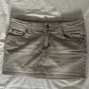 Jeanskjol - Super fin grå jeanskjol 🩶 Pris kan diskuteras!