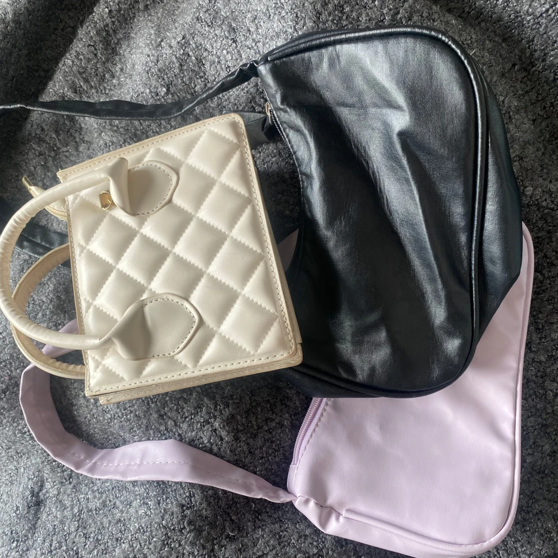 Axelväskor i olika färger  - 1