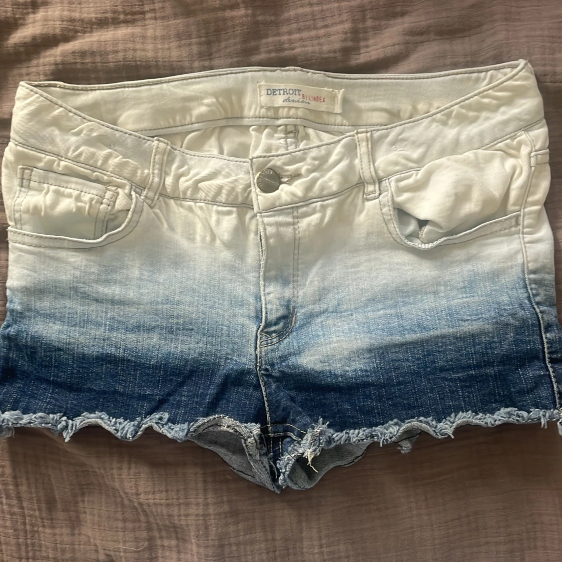 Ombre jeansshorts från Detroit Denim