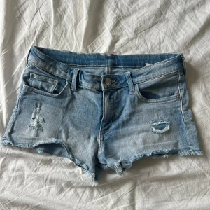 Lågmidjade jeansshorts  - Väldigt lågmidjade! 