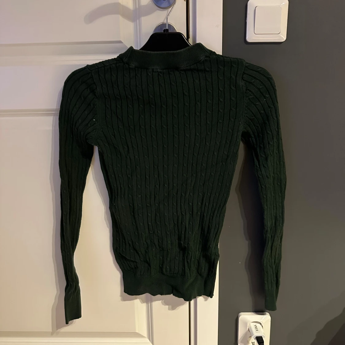 Mörkgrön ribbad tröja Gina Tricot XS - 1