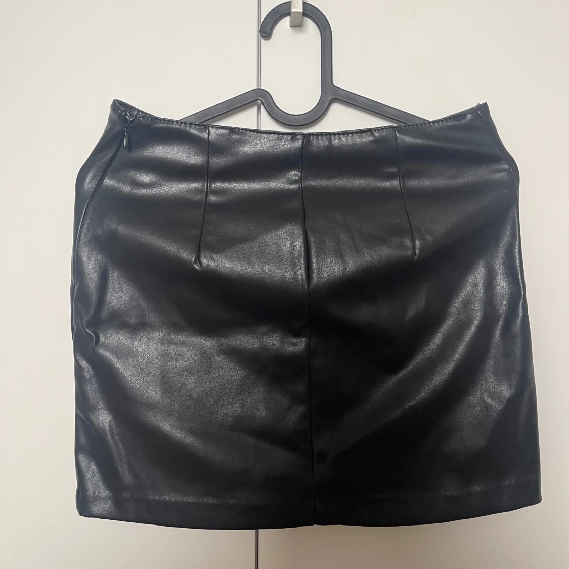 Svart skinnkjol  - 2