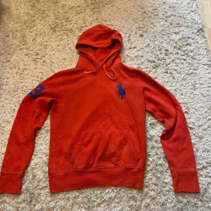 Ralph Lauren Hoodie - Supersnygg Ralph Lauren hoodie i ett bra skick! Storlek S!