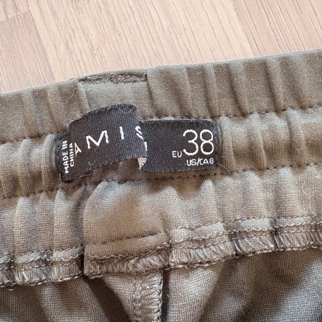 Gröna mjukisbyxor med snörning, Amisu - 2