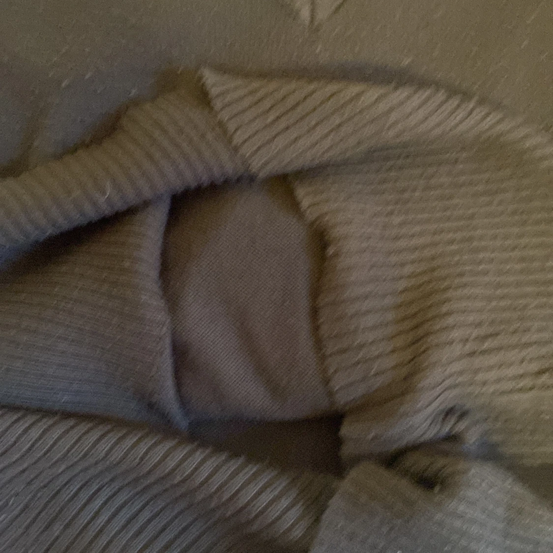 Svart v-ringad tröja från b.young - 3