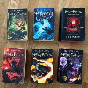 Harry Potter  - Samling av alla sju Harry Potter-böcker på engelska i fint skick. The goblet of fire (bok 4) finns kvar